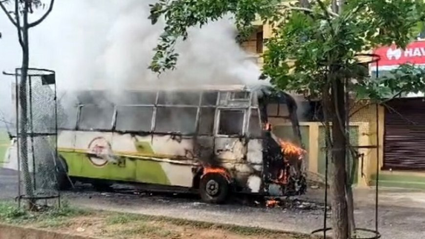 ରାସ୍ତା ଉପରେ ଜଳିଗଲା ମୋ ବସ୍