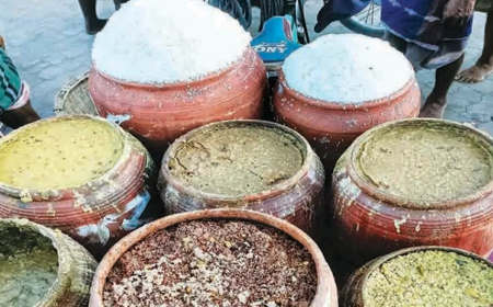 ମହାପ୍ରସାଦକୁ ଅସମ୍ମାନ, ଚପଲ ପିନ୍ଧି ମହାପ୍ରସାଦ ସେବନ କଲେ ପର୍ଯ୍ୟଟକ